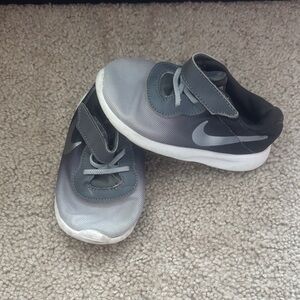 Nike Kids Dual-Tone Gray Sneakers